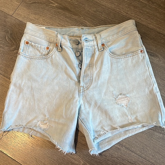 Levi's 501 Cut Off Shorts - Picture 2 of 4